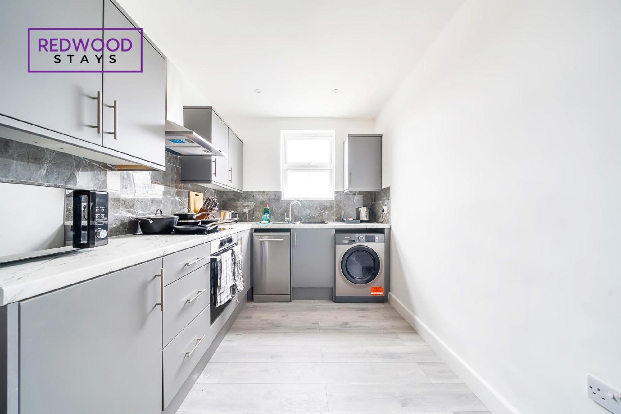 Brand New, 2 Bed 1 Bath, Modern Town Center Apartment, Free Wifi & Netflix By Redwood Stays Aldershot Zewnętrze zdjęcie